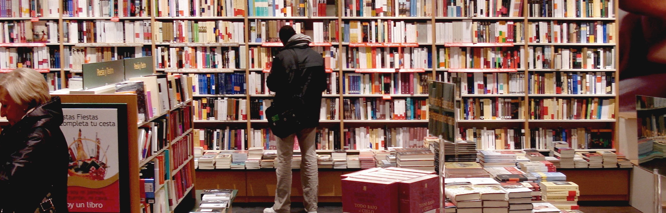 Bookstores all over Spain and a virtual bookstore that distributes to the five continents.